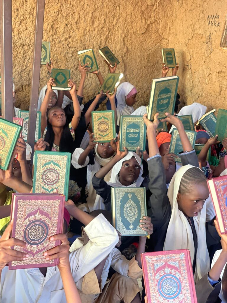 Kuran-ı Kerim Dağıtma Etkinliği