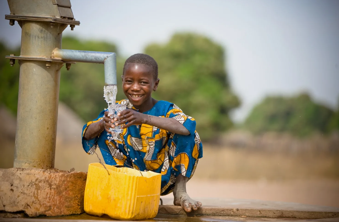 Afrika’da Yardım Amaçlı Su Kuyusu Açtırma